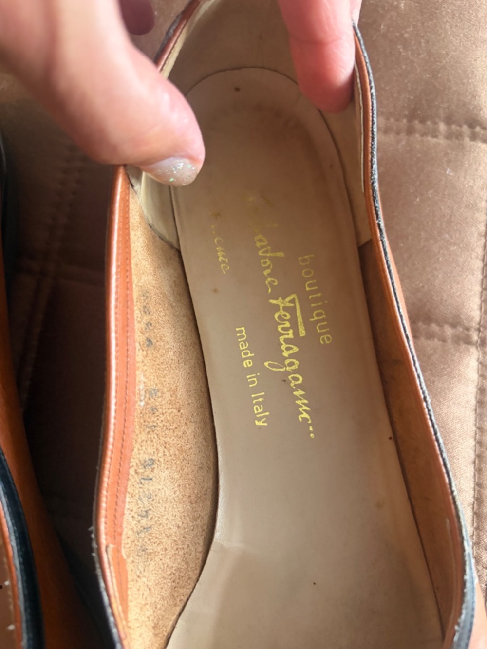 Vintage Salvatore Ferragamo Two-Tone Tan/Black Leather Classic Pumps - Picture 9 of 9